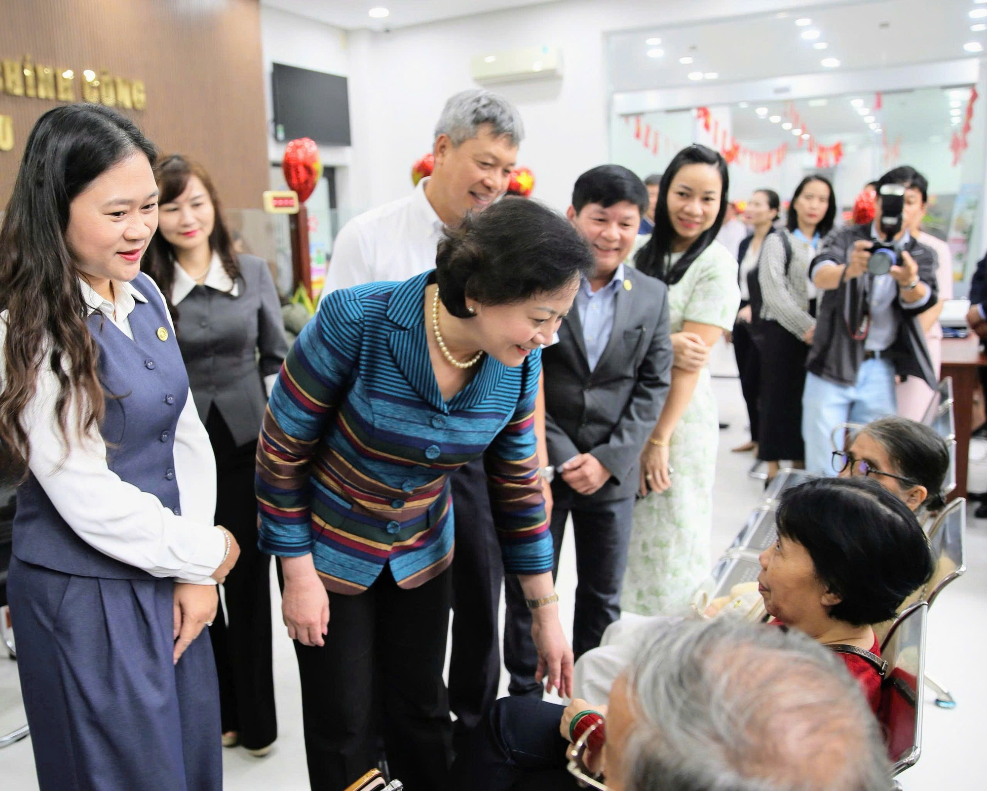 Chính phủ sẽ ban hành thêm chùm nghị định tháo gỡ vướng mắc cho chính quyền địa phương hai cấp- Ảnh 9. Chính phủ sẽ ban hành thêm chùm nghị định tháo gỡ vướng mắc cho chính quyền địa phương hai cấp - 9