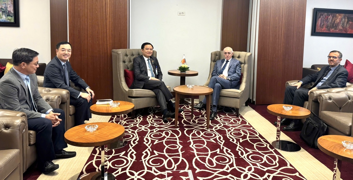 Tống Giám đốc Petrovietnam Lê Ngọc Sơn làm việc với Sonatrach và ALNAFT Tống Giám đốc Petrovietnam Lê Ngọc Sơn làm việc với Sonatrach và ALNAFT