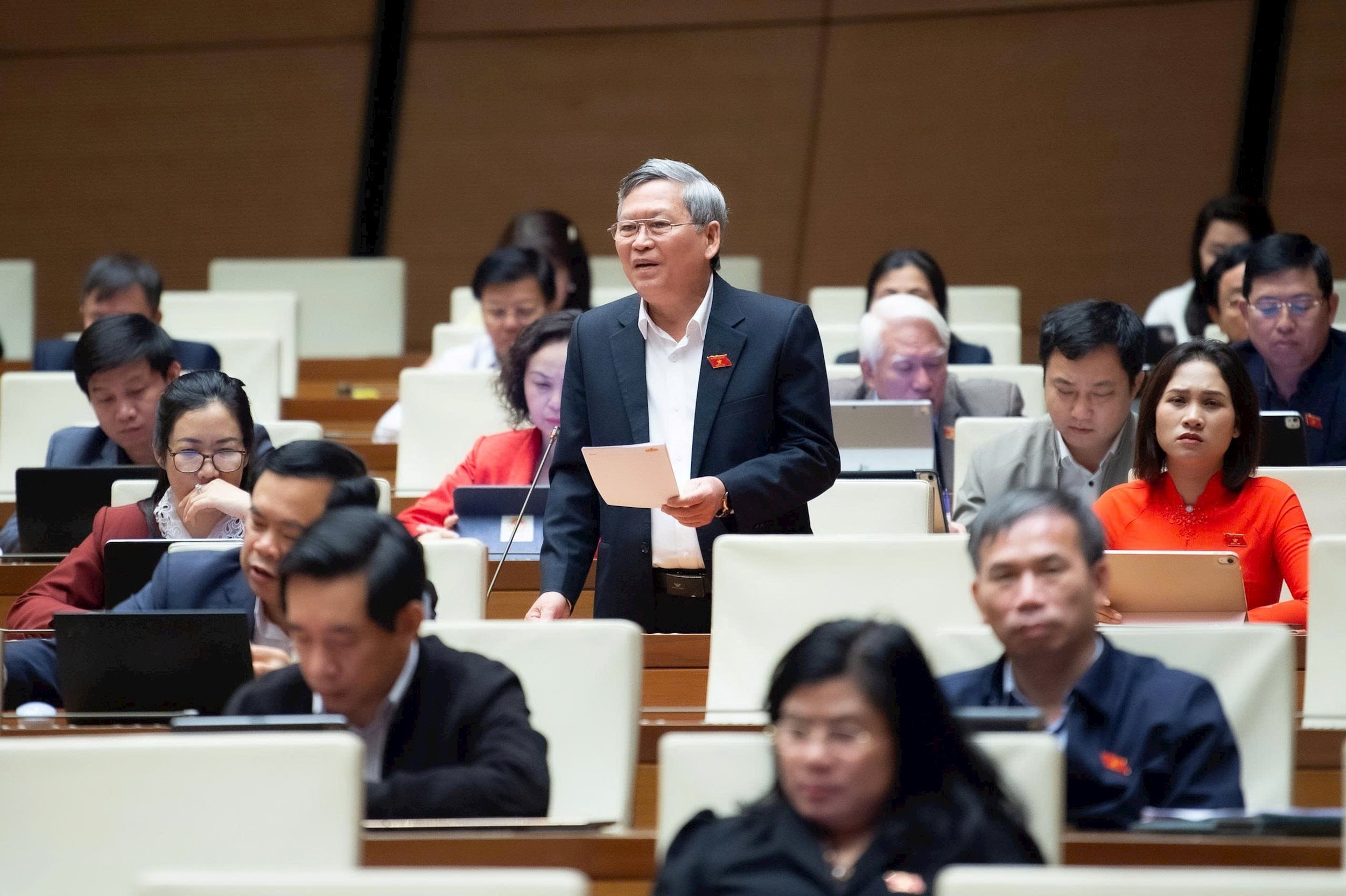 Đại biểu Tô Văn Tám (Đoàn ĐBQH tỉnh Quảng Ngãi) phát biểu.