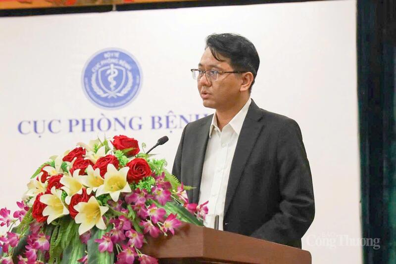 Ông Phạm Vũ Hoàng - Phó Cục trưởng Cục Dân số phát biểu tại buổi gặp mặt báo chí, cung cấp thông tin về dự thảo Luật Dân số và Luật Phòng bệnh. Ảnh: Phương Trang.