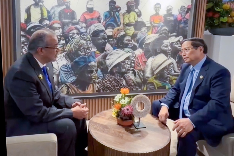 Thủ tướng Phạm Minh Chính và Tổng Giám đốc Tổ chức Y tế thế giới (WHO) Tedros Adhanom Ghebreyesus - Ảnh: VGP