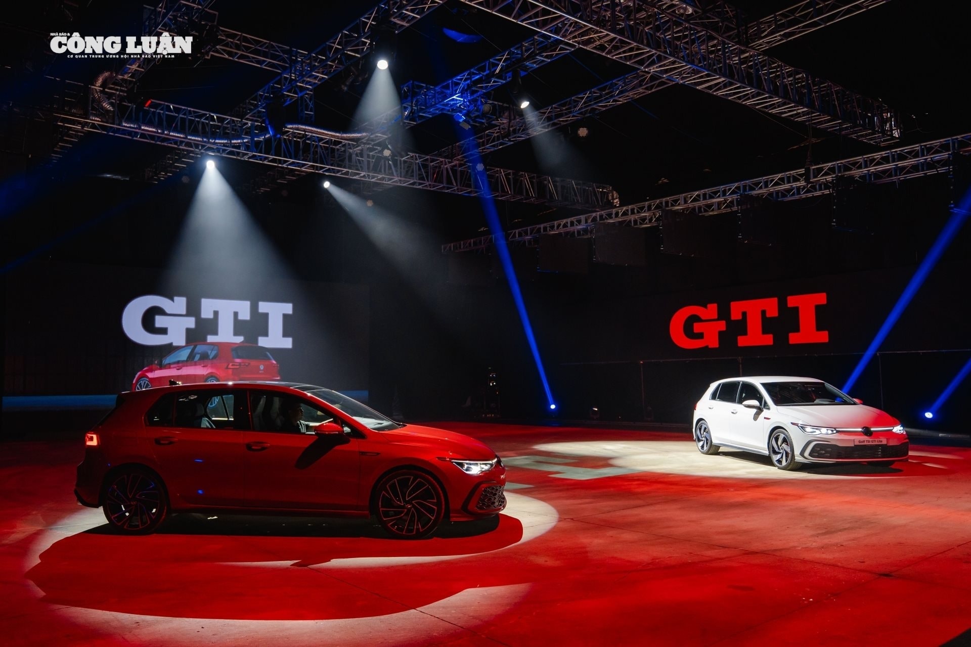 Ngoại thất các phiên bản không có nhiều khác biệt.