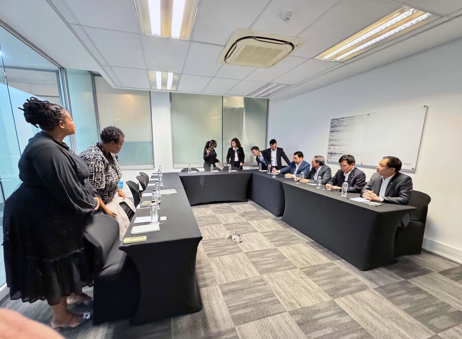 Petrovietnam tìm kiếm cơ hội hợp tác mới trong lĩnh vực dầu khí, năng lượng với các đối tác Nam Phi Petrovietnam tìm kiếm cơ hội hợp tác mới trong lĩnh vực dầu khí, năng lượng với các đối tác Nam Phi