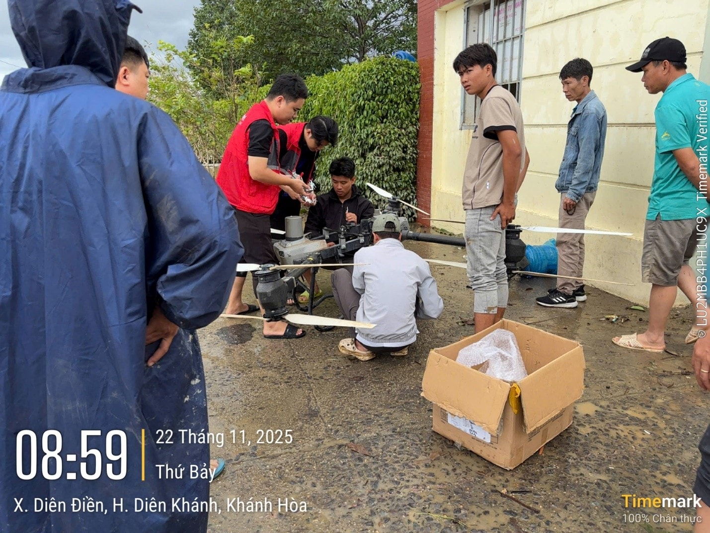 Viettel vận hành Drone chuyển hang cứu trợ cho bà con xã Diên Điền