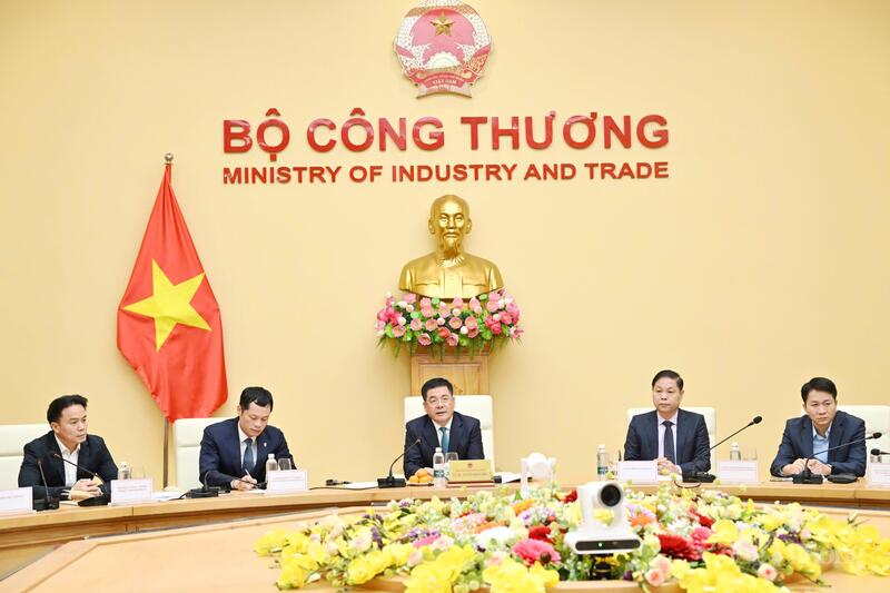 Đoàn Bộ Công Thương cùng tham dự buổi làm việc.