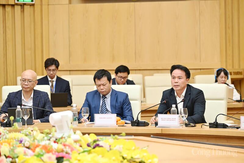 Đại diện Bộ Công Thương giải đáp các câu hỏi từ cộng đồng doanh nghiệp thành viên EU - ASEAN đặt ra.