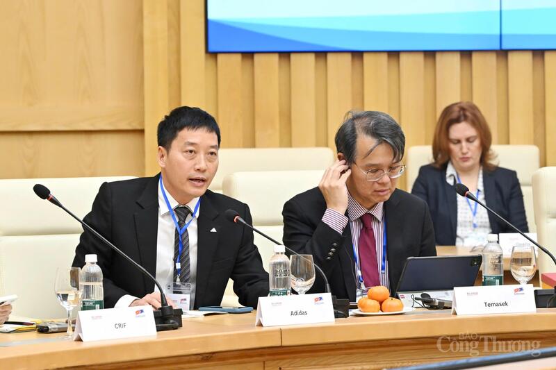 Trong buổi làm việc, đại diện các doanh nghiệp phía EU - ASEAN trao đổi về các vấn đề: chính sách hỗ trợ doanh nghiệp thích ứng với thuế đối ứng của Hoa Kỳ; chuyển đổi xanh, chuyển đổi số, kinh tế tuần hoàn...