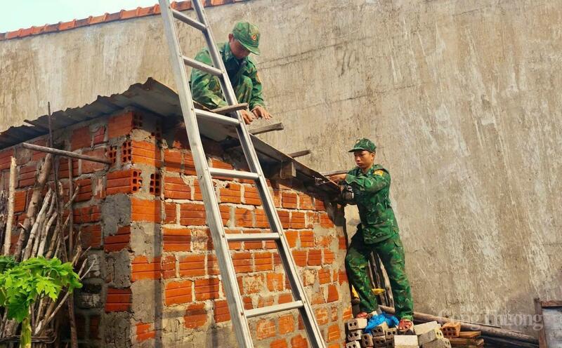 Bộ đội biên phòng chạy đua từng giờ giữ bình yên xã đảo - 7