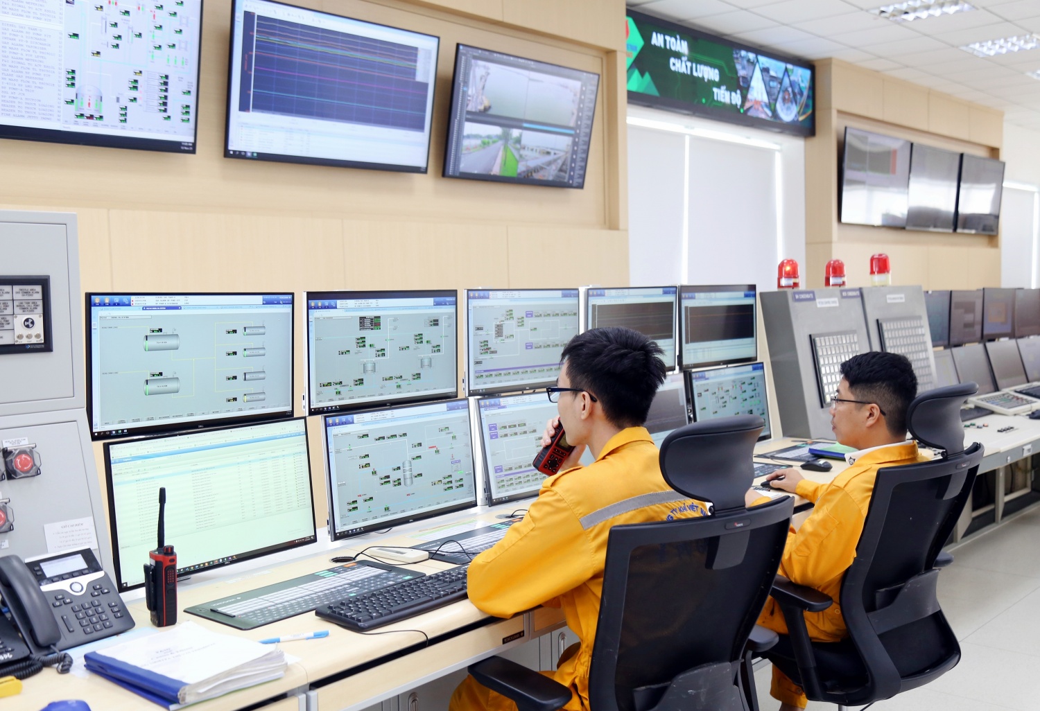 Phòng điều khiển trung tâm là không gian của sự tập trung cao độ Phòng điều khiển trung tâm là không gian của sự tập trung cao độ