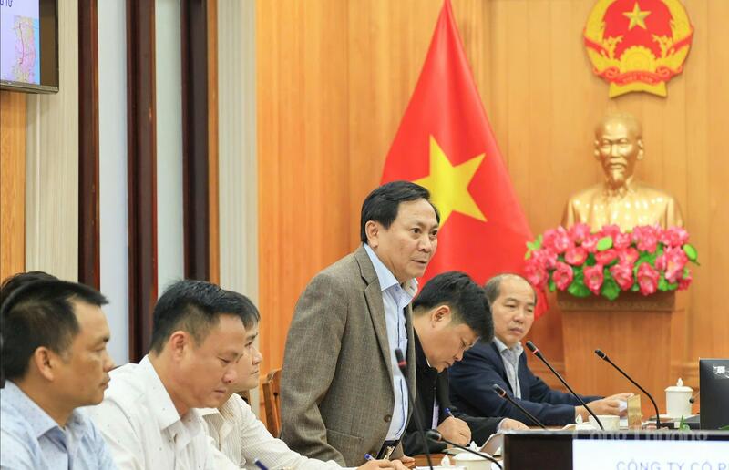 Đại diện Công ty Cổ phần Tập đoàn Đức Long Gia Lai nêu ý kiến tại cuộc họp với tỉnh Lâm Đồng.