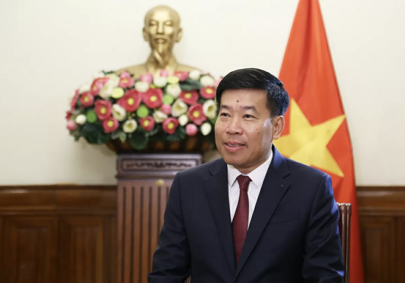 Thứ trưởng Bộ Ngoại giao Nguyễn Mạnh Cường trả lời phỏng vấn báo chí trước thềm chuyến thăm chính thức Lào của Tổng Bí thư Tô Lâm. Ảnh: Quang Hòa