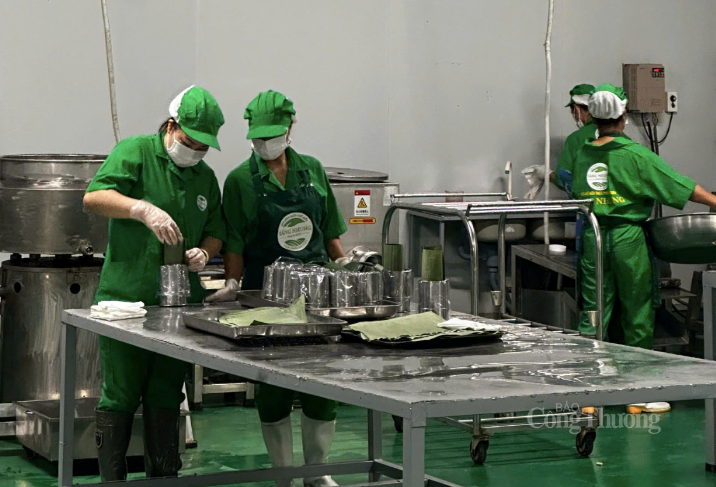 Khu vực làm sạch và sơ chế nguyên liệu của HTX Sáng Nhung.