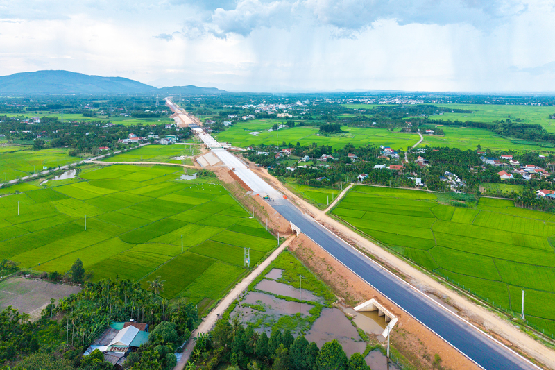 Theo chỉ đạo của Chính phủ, dự án phải hoàn thành cuối năm 2025, rút ngắn 8 tháng so với kế hoạch ban đầu.
