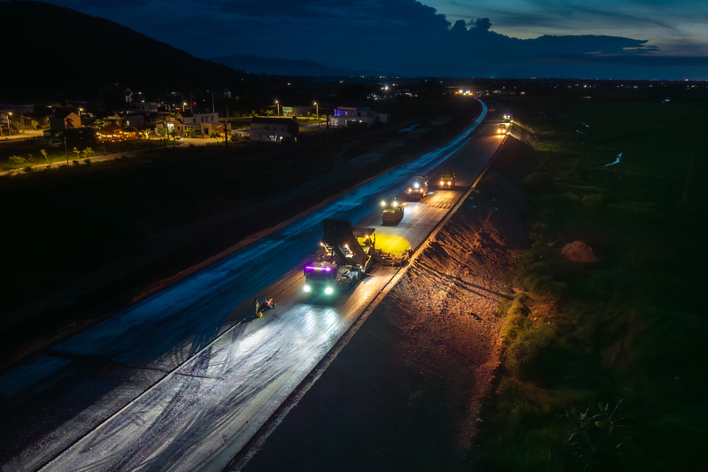 Chủ đầu tư và các nhà thầu duy trì 3 ca 4 kíp, triển khai 50 mũi thi công ngày đêm để kịp thông xe toàn tuyến vào tháng 12/2025