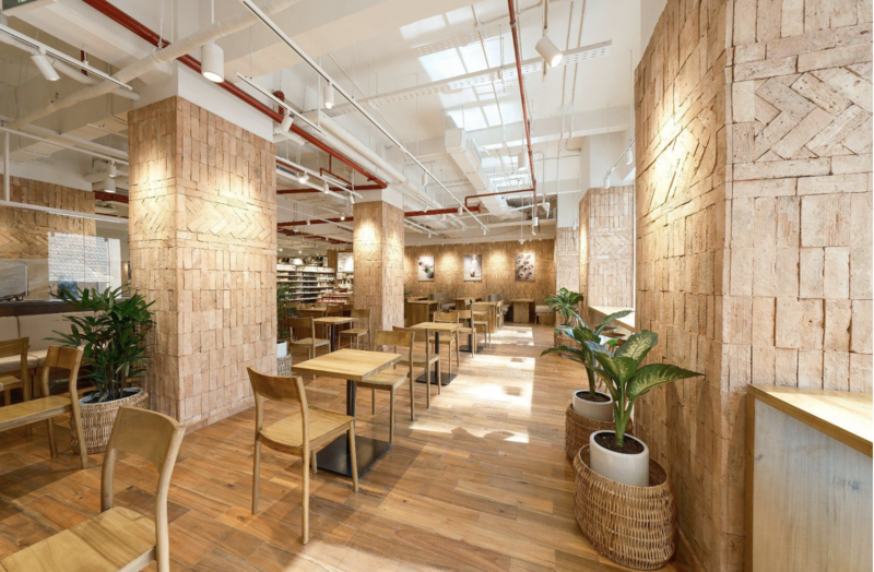 MUJI Cafe sở hữu tầm nhìn hướng ra cung đường đắc địa của trung tâm Sài Gòn