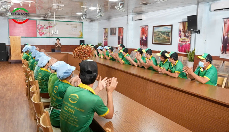 Công ty tổ chức họp định kỳ để tìm giải pháp, chia sẻ kinh nghiệm