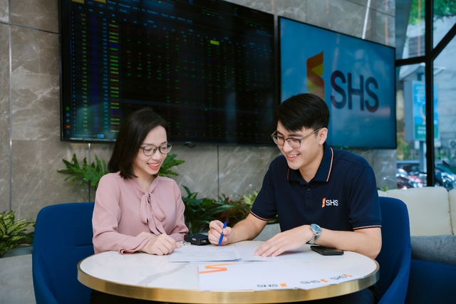 SHS lần thứ 6 được vinh danh trong Top 10 Báo cáo thường niên tốt nhất VLCA- Ảnh 3. SHS lần thứ 6 được vinh danh trong Top 10 Báo cáo thường niên tốt nhất VLCA- Ảnh 3.