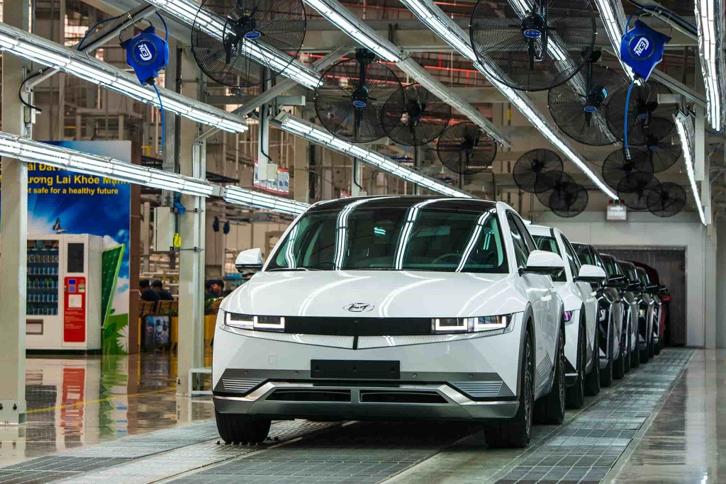 Doanh nghiệp ô tô tăng sản xuất, giảm giá kích cầu thị trường mùa cao điểm cuối năm