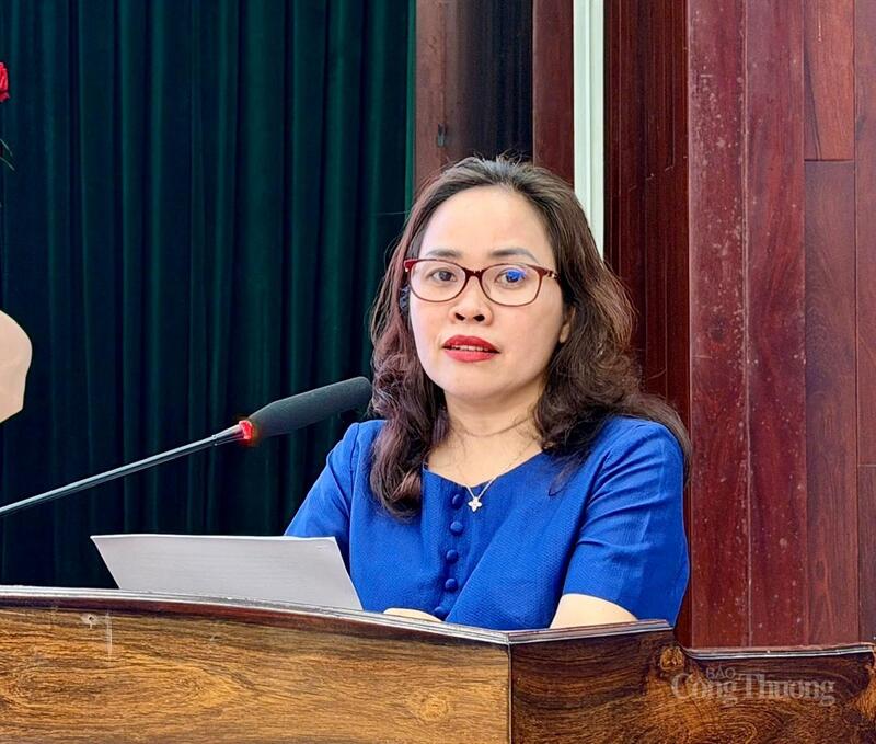 Bà Vũ Thị Minh Ngọc, Trưởng Phòng Hạ tầng thương mại (Cục Quản lý và Phát triển thị trường trong nước - Bộ Công Thương) phát biểu tại sự kiện.