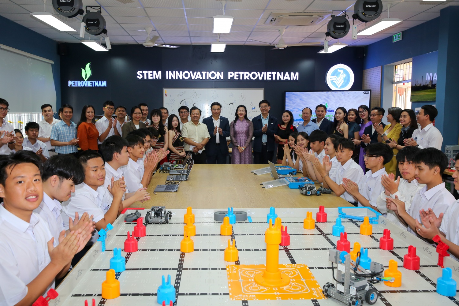STEM Innovation Petrovietnam góp phần thúc đẩy giáo dục hiện đại và phát triển nguồn nhân lực khoa học – công nghệ STEM Innovation Petrovietnam góp phần thúc đẩy giáo dục hiện đại và phát triển nguồn nhân lực khoa học – công nghệ