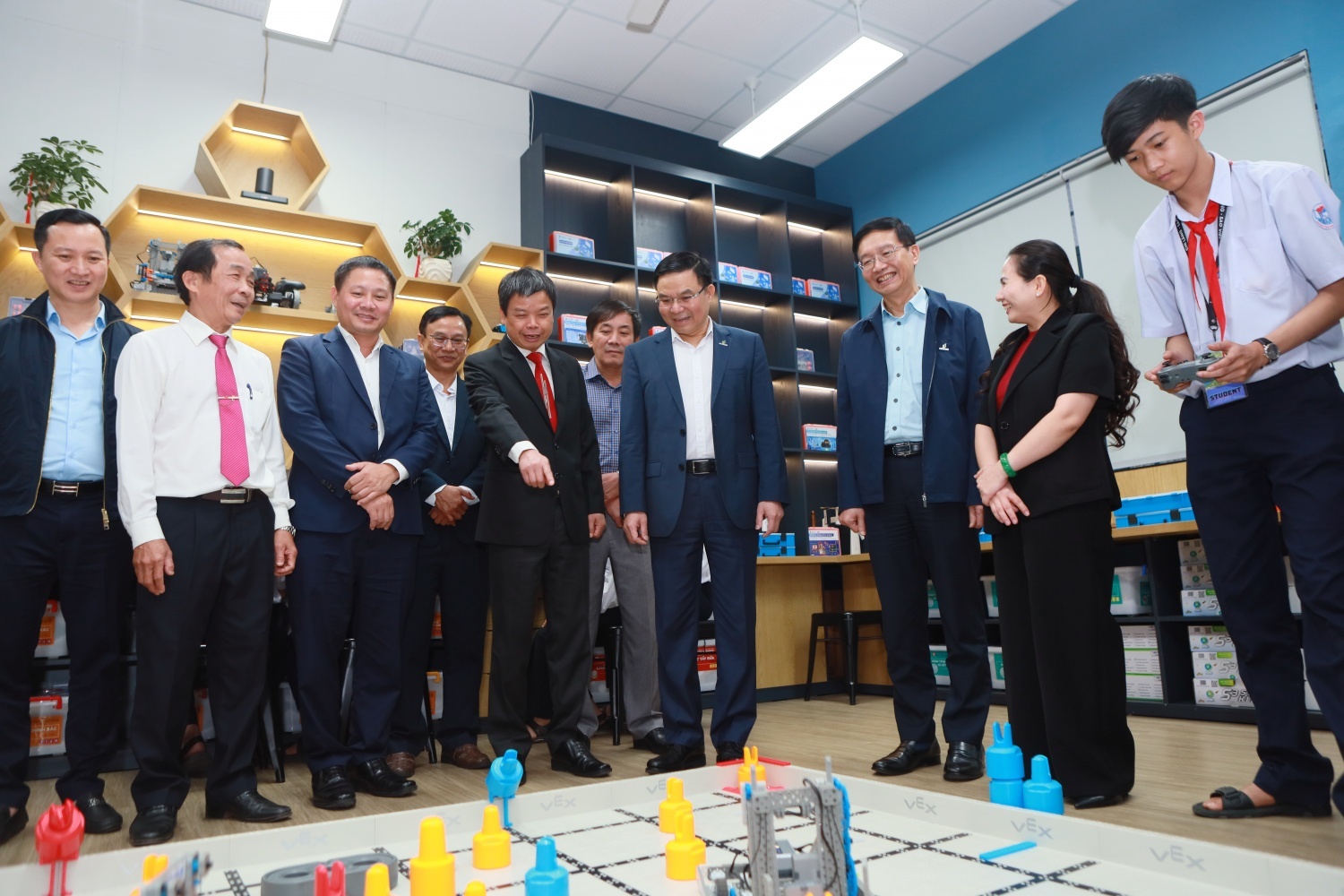 Tín nhiệm quốc tế - Vững vàng trên bản đồ năng lượng. Năm 2025 đánh dấu 03 năm liên tiếp (2023 – 2025) BSR được xếp hạng tín nhiệm BB+ ở hạng mục Triển vọng ổn định, khẳng định năng lực tài chính bền vững và tiềm năng phát triển mạnh mẽ. Tín nhiệm quốc tế - Vững vàng trên bản đồ năng lượng. Năm 2025 đánh dấu 03 năm liên tiếp (2023 – 2025) BSR được xếp hạng tín nhiệm BB+ ở hạng mục Triển vọng ổn định, khẳng định năng lực tài chính bền vững và tiềm năng phát triển mạnh mẽ.