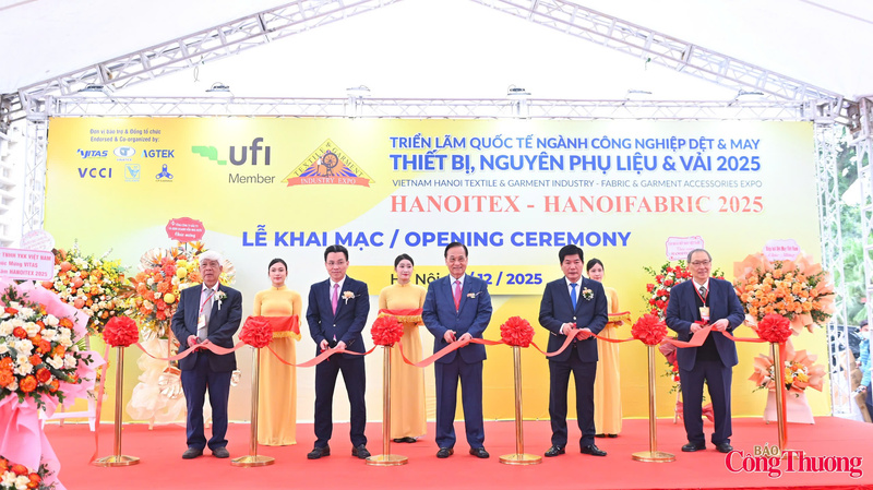 Khai mạc Triển lãm quốc tế dệt và may, thiết bị, nguyên phụ liệu và vải 2025 (HanoiTex & HanoiFabric 2025). Ảnh: Nam Nguyễn