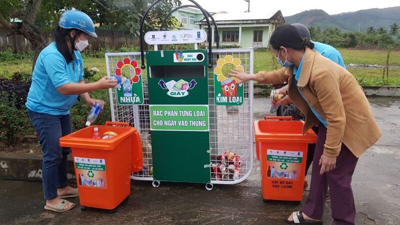 Phân loại rác tại nguồn trở thành nghĩa vụ của mỗi hộ gia đình. Ảnh minh họa: Nguyễn Quý