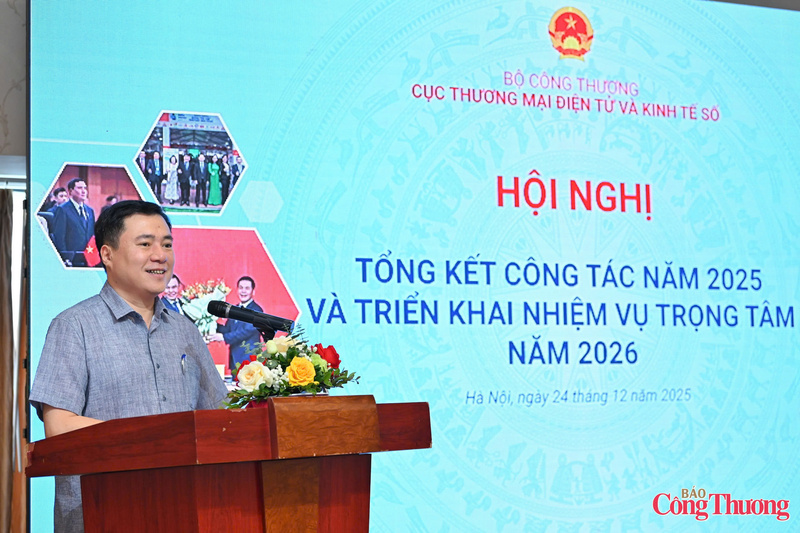 Thứ trưởng Nguyễn Sinh Nhật Tân phát biểu chỉ đạo. Ảnh: Nam Nguyễn