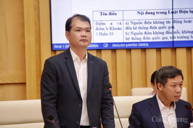 Đại diện Vụ Kế hoạch, Tài chính và Quản lý doanh nghiệp (Bộ Công Thương) phát biểu tại cuộc họp.