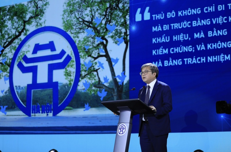 Phó Chủ tịch UBND TP. Hà Nội Trương Việt Dũng tham luận tại hội nghị.