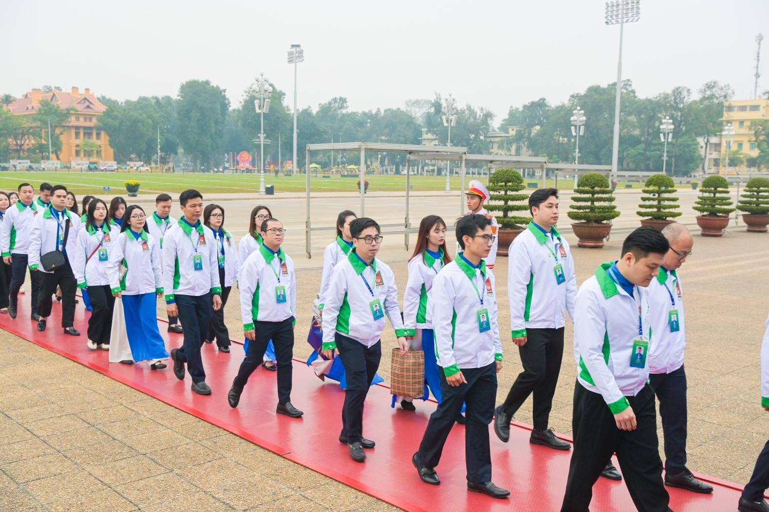 trong nhiệm kỳ vừa qua, mặc dù phải đối mặt với nhiều khó khăn, thách thức, song với tinh thần xung kích, sáng tạo của tuổi trẻ, Đoàn Thanh niên Petrovietnam đã không ngừng đổi mới nội dung, phương thức hoạt động; đẩy mạnh ứng dụng khoa học công nghệ, chuyển đổi số; triển khai hiệu quả các công trình, phần việc thanh niên gắn với nhiệm vụ sản xuất kinh doanh; tích cực phát huy sáng kiến, cải tiến kỹ thuật, thực hành tiết kiệm, chống lãng phí. Qua đó, góp phần nâng cao năng suất, chất lượng, uy tín và sức cạnh tranh của Tập đoàn và các đơn vị thành viên.