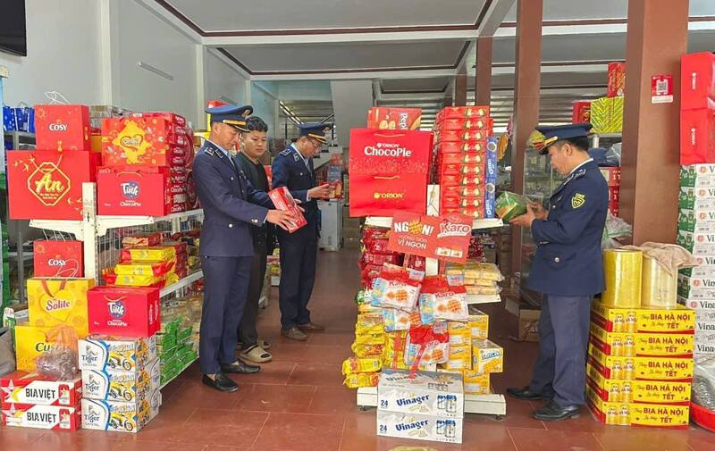 Quản lý thị trường tỉnh Lào Cai triển khai cao điểm trước, trong và sau Tết Nguyên đán Bính Ngọ 2020. Ảnh: QLTT LC