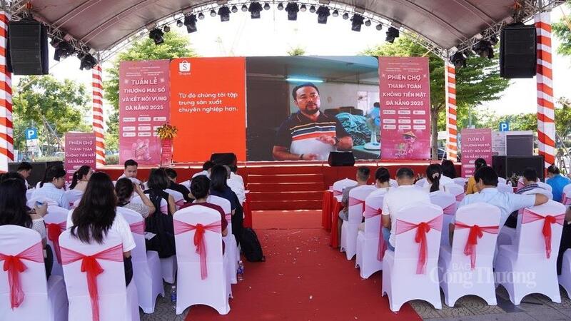 Cục Thương mại điện tử và Kinh tế số (Bộ Công Thương) phối hợp Sở Công Thương Đà Nẵng tập huấn chuyển đổi số cho tiểu thương Đà Nẵng, tháng 8/2025.