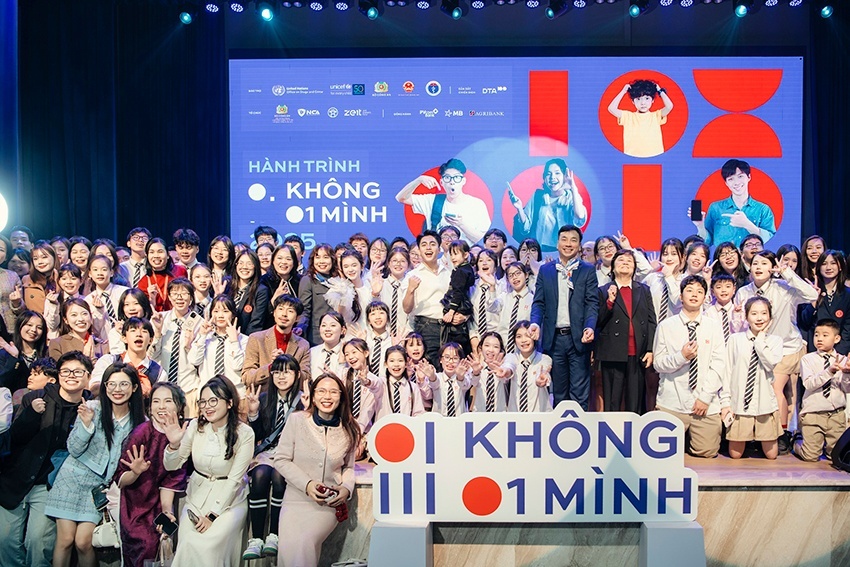 PVcomBank khép lại hành trình đồng hành cùng Chiến dịch “Không Một Mình - Cùng nhau an toàn trực tuyến” năm 2025