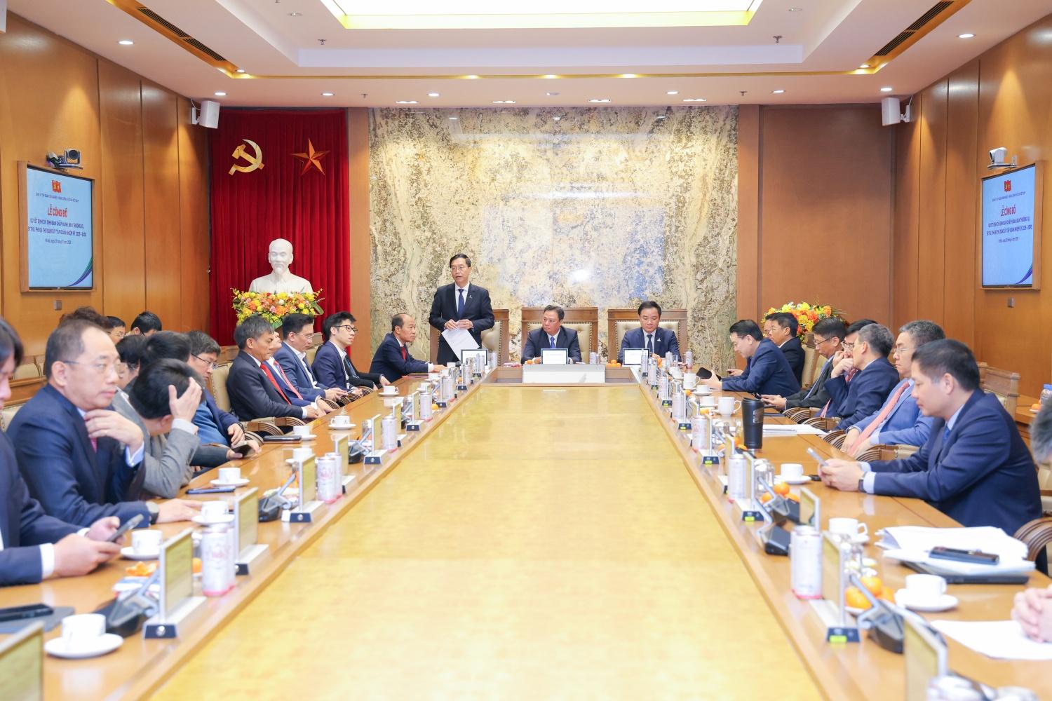 Công bố và trao quyết định Bí thư, Phó Bí thư, Ban Chấp hành Đảng bộ Petrovietnam nhiệm kỳ 2025 - 2030 Công bố và trao quyết định Bí thư, Phó Bí thư, Ban Chấp hành Đảng bộ Petrovietnam nhiệm kỳ 2025 - 2030