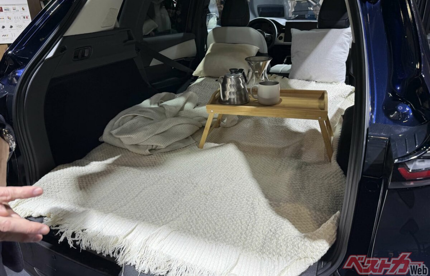 Người dùng có thể ngả ghế để sắp xếp như giường ngủ - Ảnh: Mazda