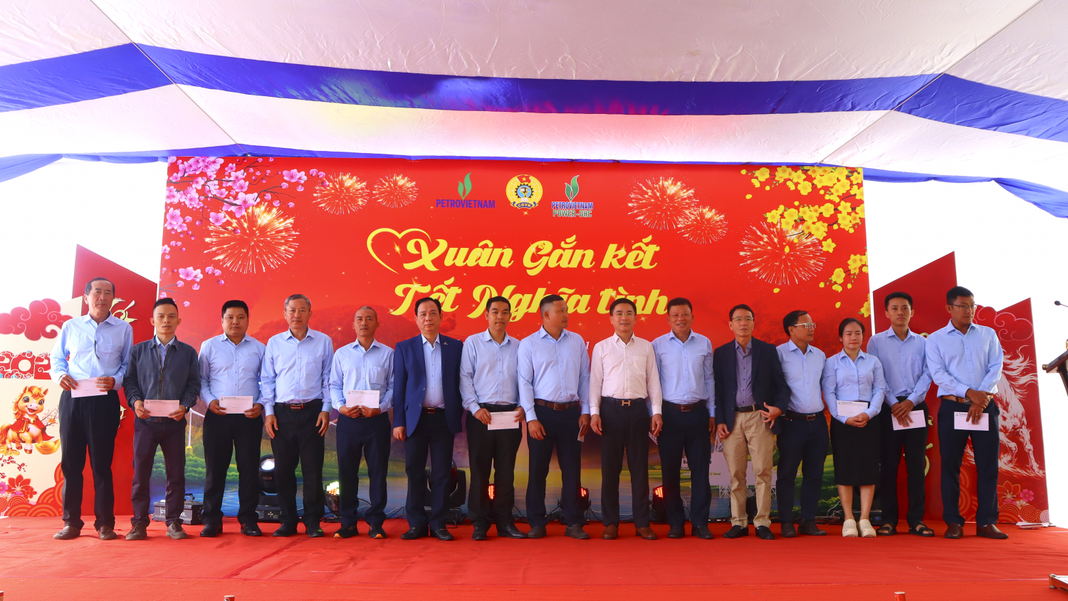 “Xuân Gắn kết - Tết Nghĩa tình” đầy ấm áp tại thủy điện Đakđrinh