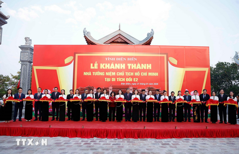 Tổng Bí thư Tô Lâm và Đoàn công tác Trung ương dự lễ khánh thành Nhà tưởng niệm Chủ tịch Hồ Chí Minh tại di tích đồi E2 ở tỉnh Điện Biên. Ảnh: Thống Nhất/TTXVN