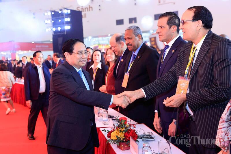 Chùm ảnh: Tưng bừng khai mạc Hội chợ Mùa Xuân - 4