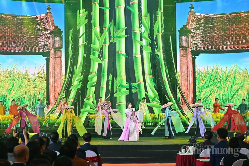 Chùm ảnh: Tưng bừng khai mạc Hội chợ Mùa Xuân - 18