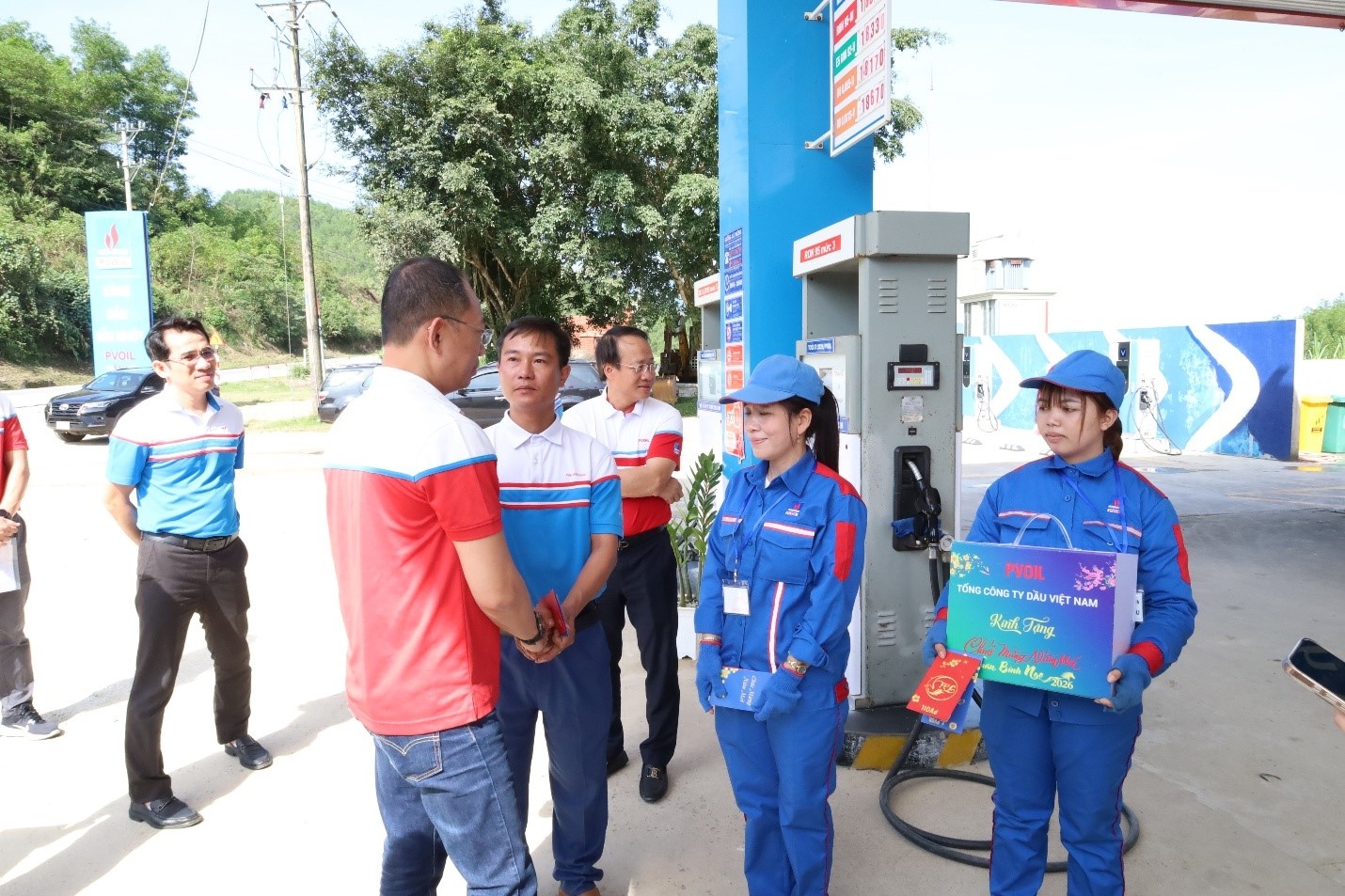 Chủ tịch HĐQT Cao Hoài Dương ân cần thăm hỏi, động viên, khích lệ người lao động nhân dịp Tết Nguyên đán 2026.