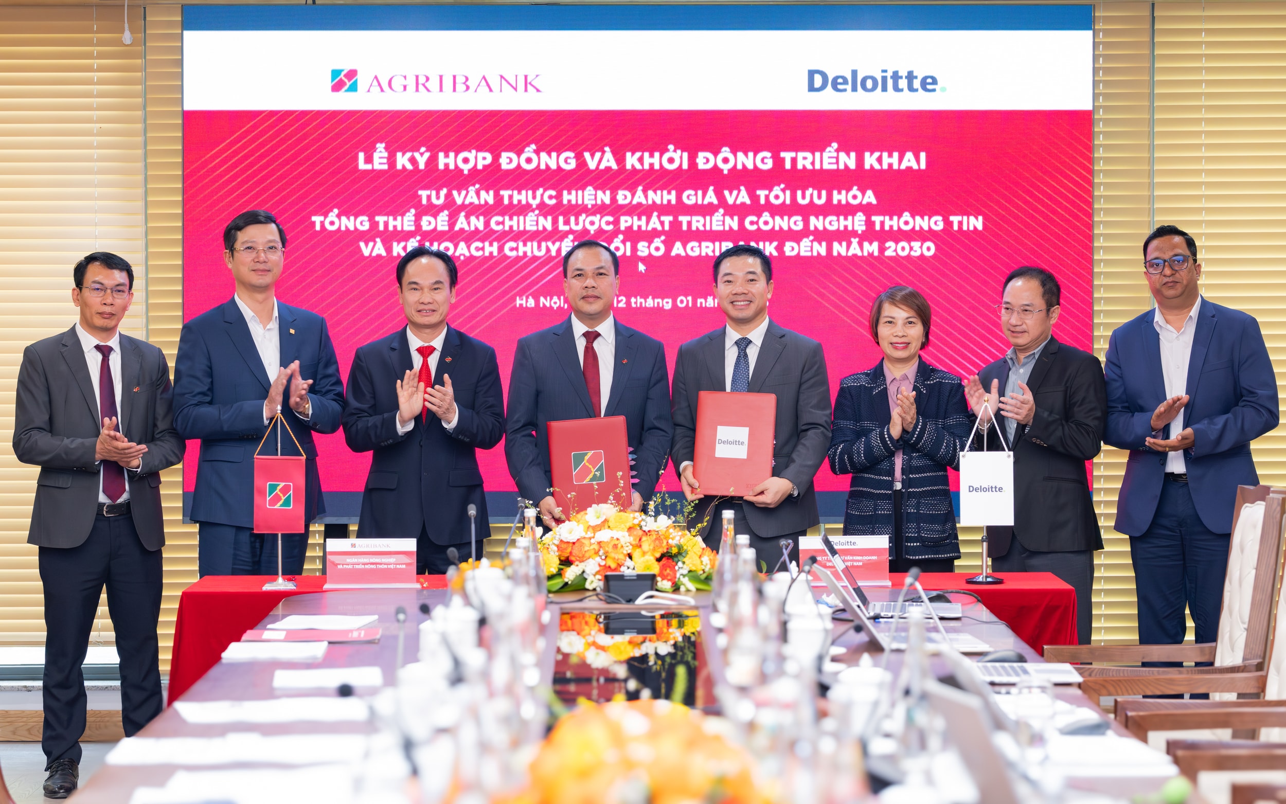Ảnh 6 - Đại diện Agribank và Deloitte Việt Nam ký kết hợp đồng