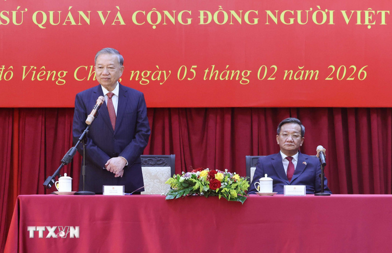 Tổng Bí thư Tô Lâm phát biểu tại buổi gặp gỡ cán bộ Đại sứ quán và cộng đồng người Việt Nam tại Lào. Ảnh: Thống Nhất/TTXVN