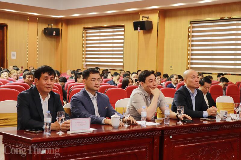 Các đại biểu tham dự hội nghị tại điểm cầu Bộ Công Thương. Ảnh: Thanh Tuấn