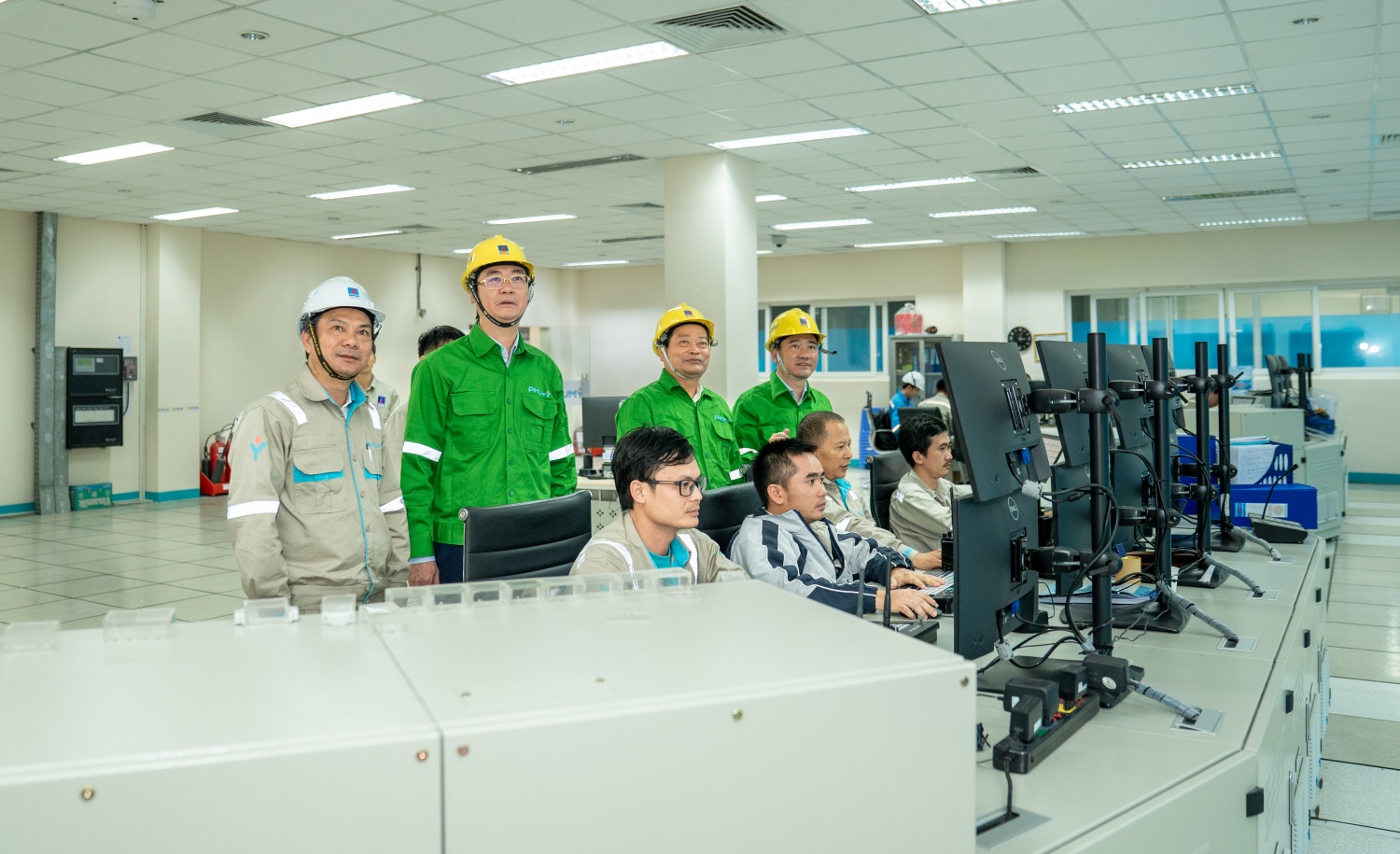 Công đoàn Petrovietnam thăm, chúc Tết NLĐ trực ca đêm giao thừa tại Nhà máy Đạm Phú Mỹ