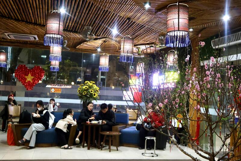 Lượng khách trong ngày ước khoảng 17.000 lượt; số phương tiện đã được chuẩn bị sẵn khoảng 950 lượt/ngày.