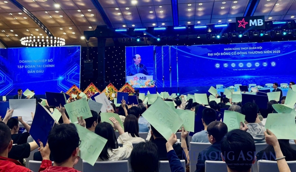 Cổ tức, tăng vốn và chuyện nhân sự tại Đại hội đồng cổ đông của nhiều ngân hàng Cổ tức, tăng vốn và chuyện nhân sự tại Đại hội đồng cổ đông của nhiều ngân hàng