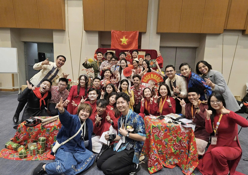 Tết Việt Nam được tái hiện tại Triển lãm Giao lưu trao đổi văn hóa các quốc gia được tổ chức tại Trung tâm Thanh thiếu niên Olympic Quốc gia Nhật Bản, Tokyo.