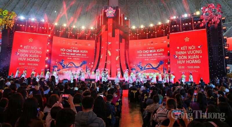 Tối 13/2, tại Trung tâm Triển lãm Việt Nam (VEC, xã Đông Anh, Hà Nội) đã diễn ra Lễ bế mạc Hội chợ Mùa Xuân lần thứ nhất năm 2026. Ảnh: Nguyễn Nam