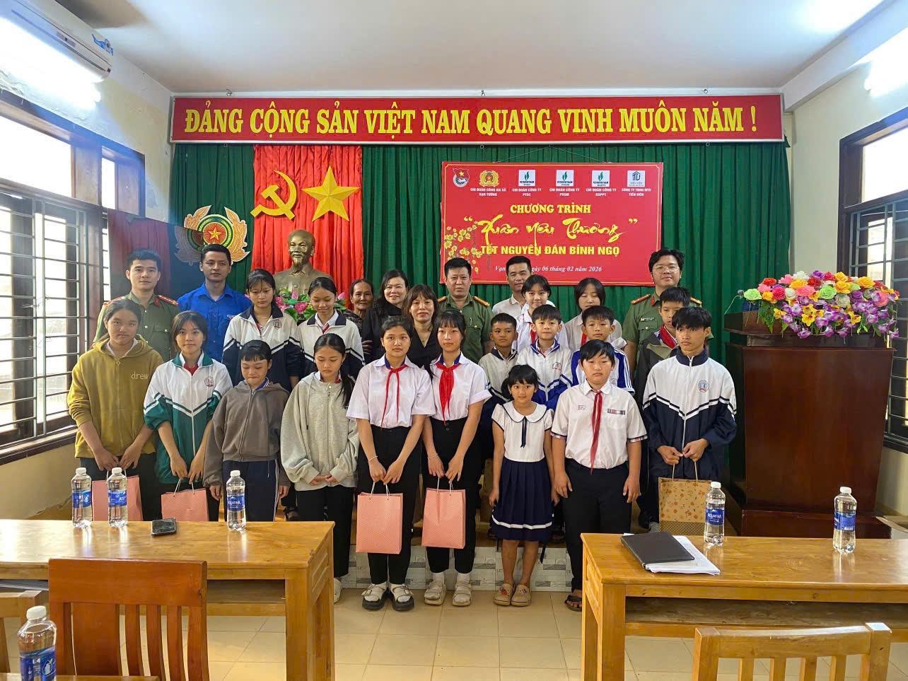 Chương trình “Xuân yêu thương” tại xã Vạn Tường Chương trình “Xuân yêu thương” tại xã Vạn Tường